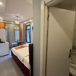 Pera Galata Zara 2*
