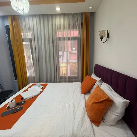 Pera Galata Zara 2*