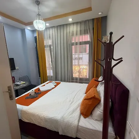 Pera Galata Zara
