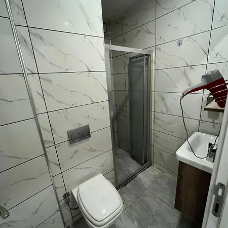 Pera Galata Zara 2*